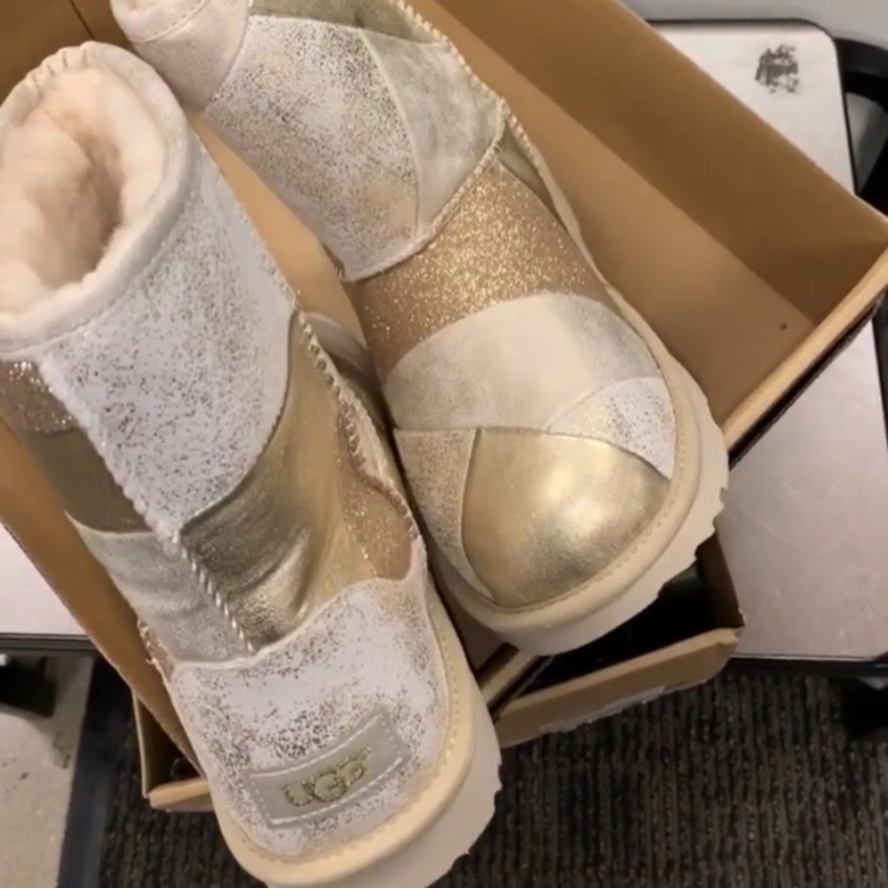 Girl uggs size 4